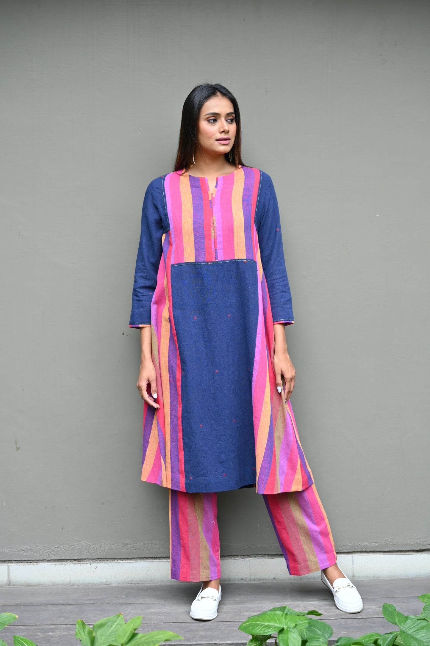 Kurta Blue Buti with Pink Stripe Yoke