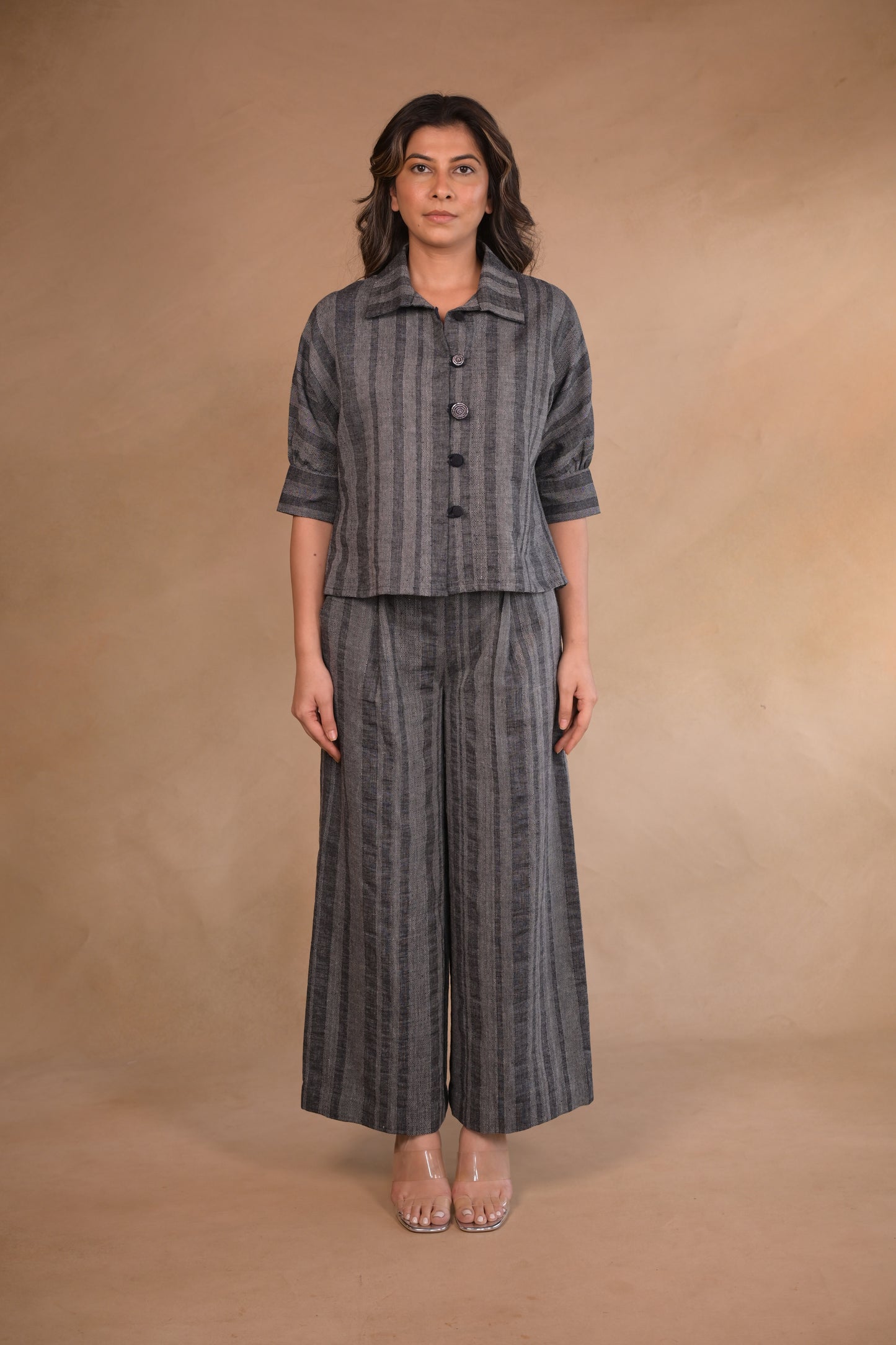 Shirt, Jacket style with continuous sleeves