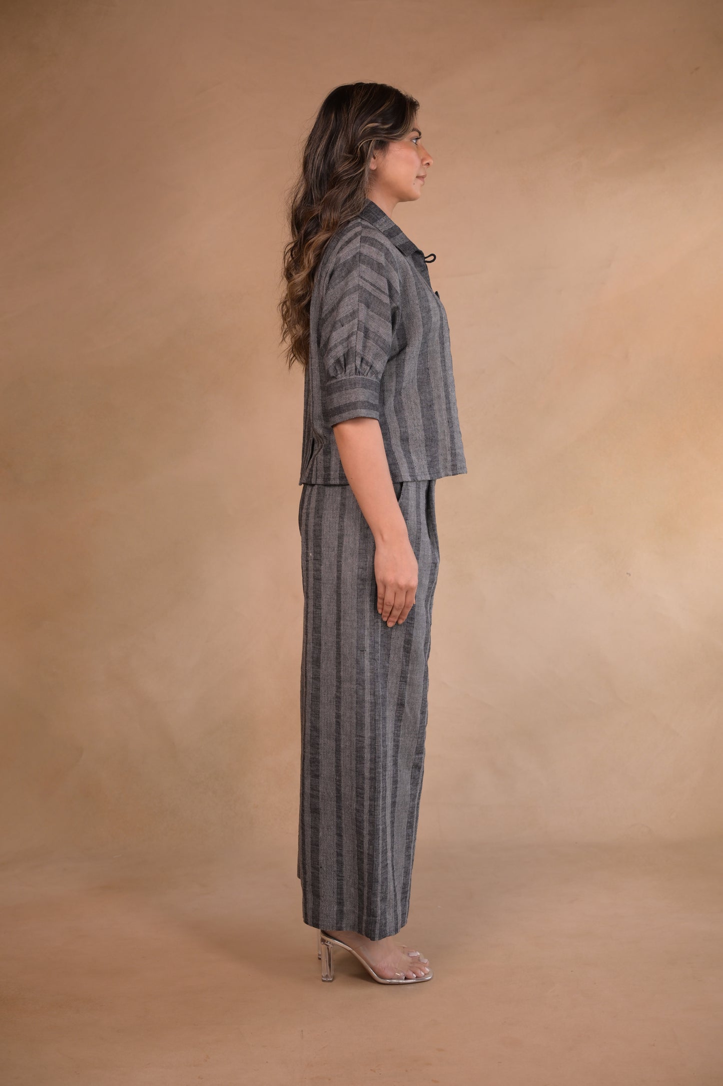 Shirt, Jacket style with continuous sleeves