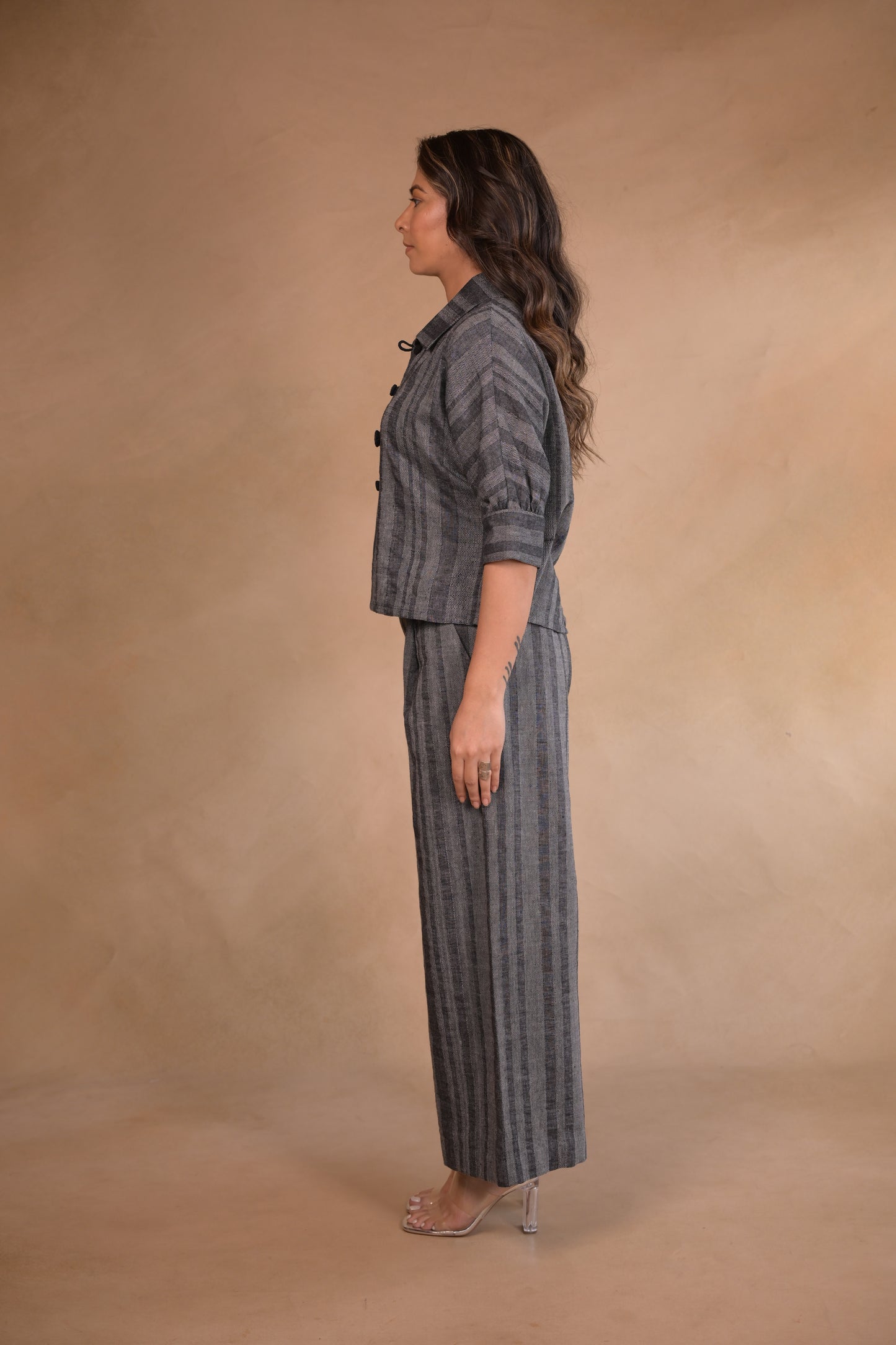 Shirt, Jacket style with continuous sleeves