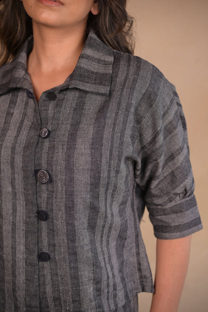 Shirt, Jacket style with continuous sleeves