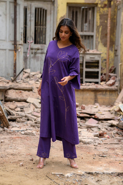 Soha Kurta Center panel